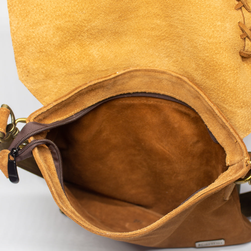 Karamellbraune geflochtene Geldbörse