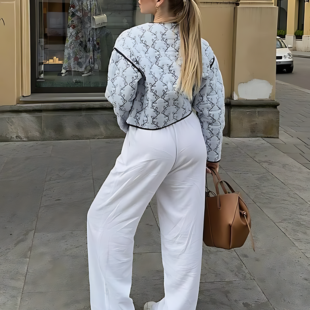 Emma's | Blaue Floral Steppjacke mit V-Ausschnitt