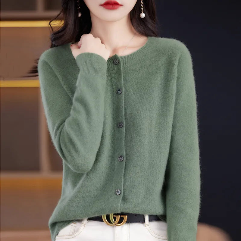 Sofia – Warmer, handgefertigter Wollcardigan