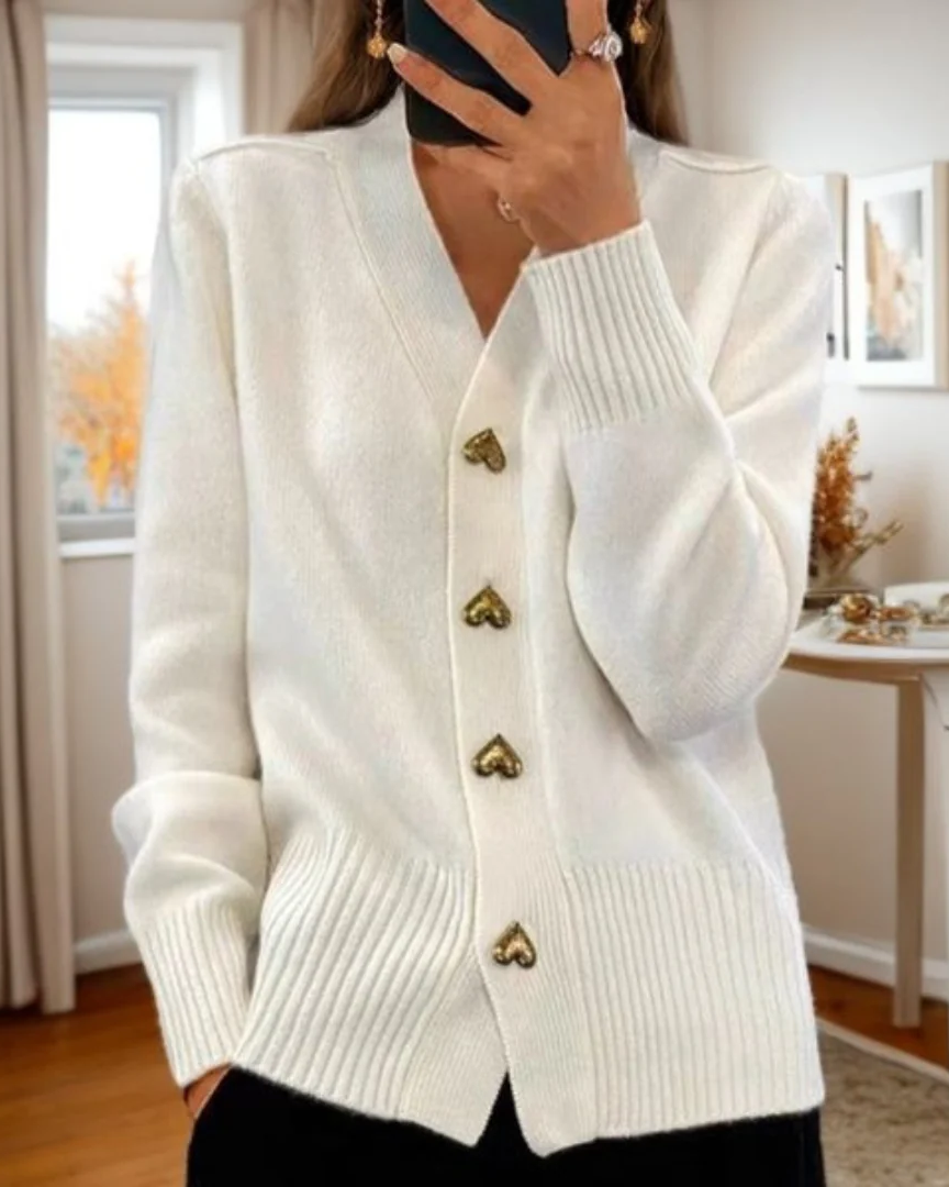Chasie | Eleganter Cardigan mit Herzknöpfen