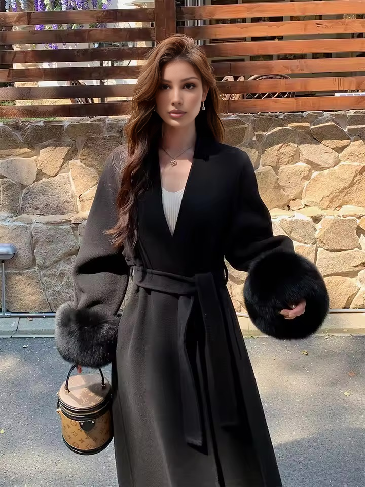 Mystique & Co™ Eleganzmantel Esmée
