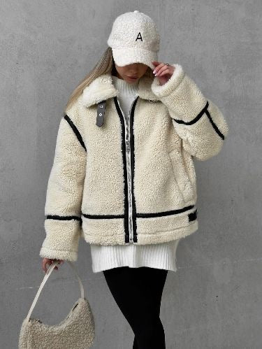 Mystique & Co™ Teddy Mantel
