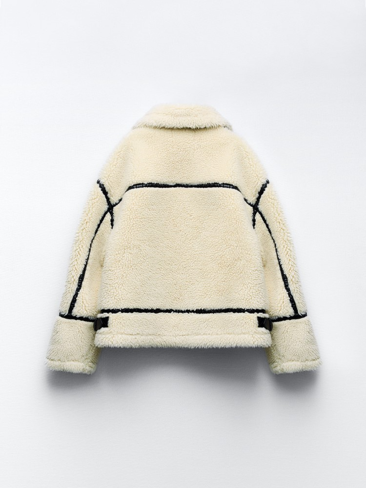 Mystique & Co™ Teddy Mantel