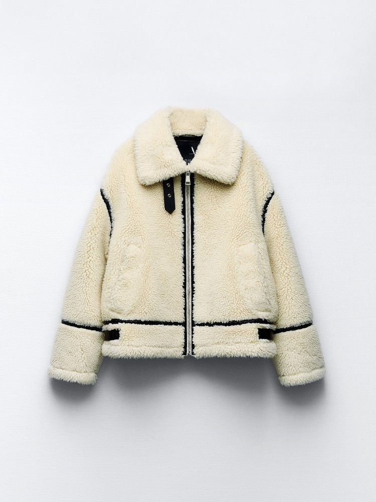 Mystique & Co™ Teddy Mantel