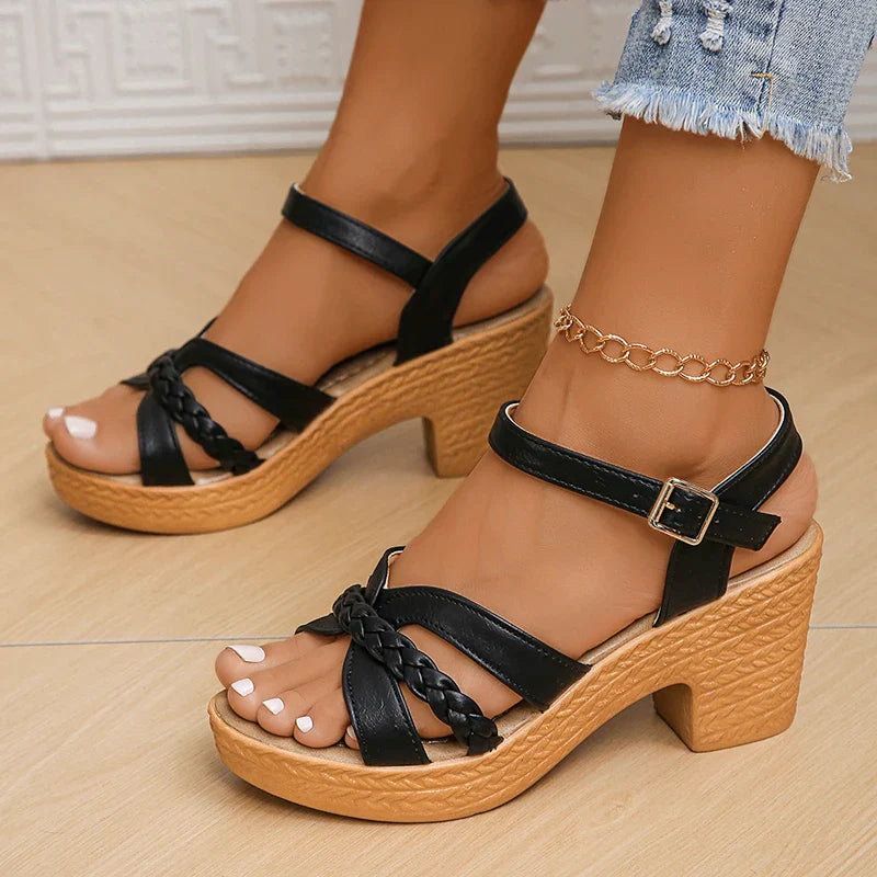 ANDREA - Absatzsandalen mit geflochtenem Riemen