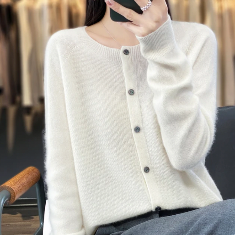 Sofia – Warmer, handgefertigter Wollcardigan