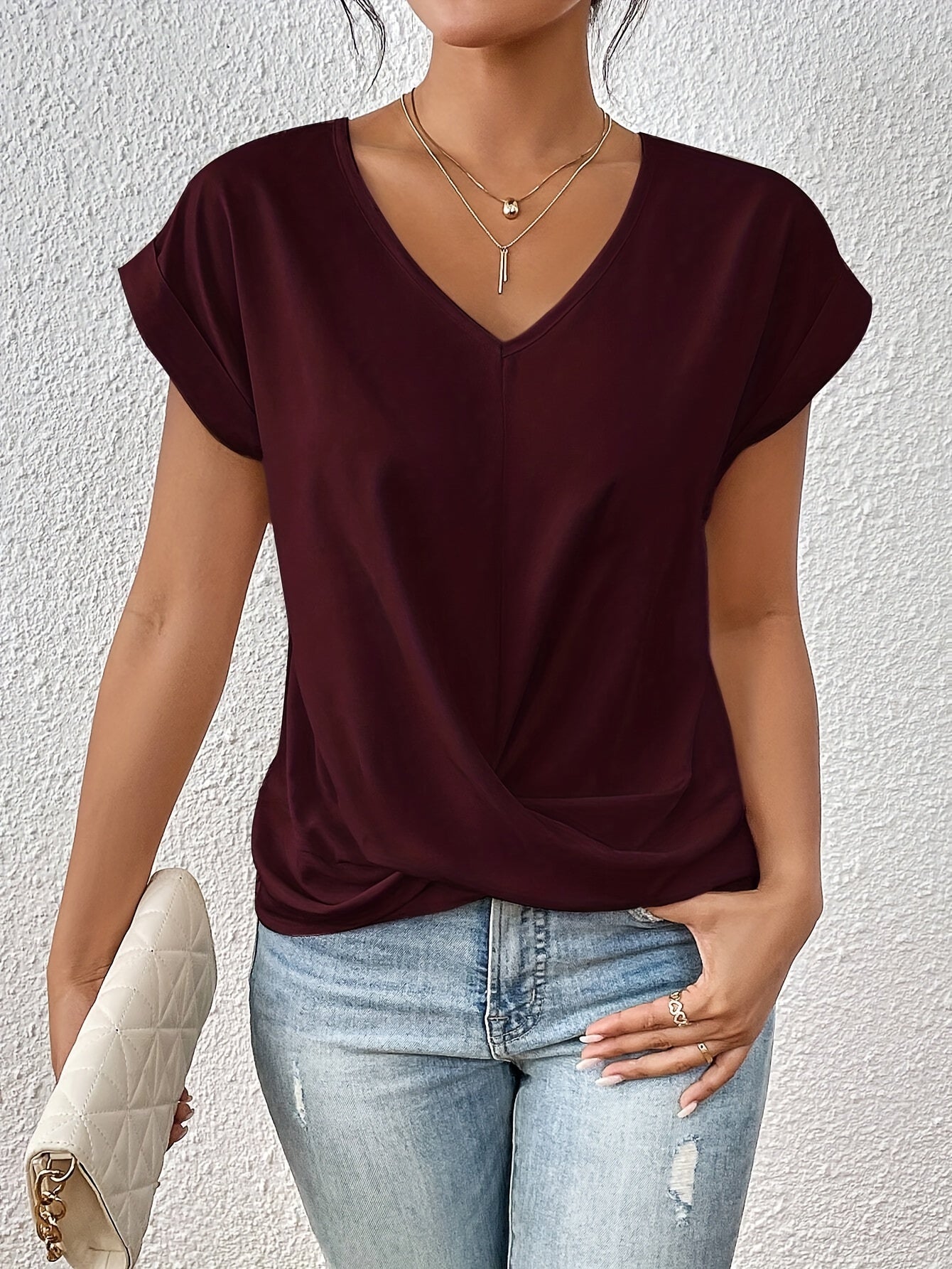 MELIA | CASUAL T-SHIRT MIT HERZAUSSCHNITT