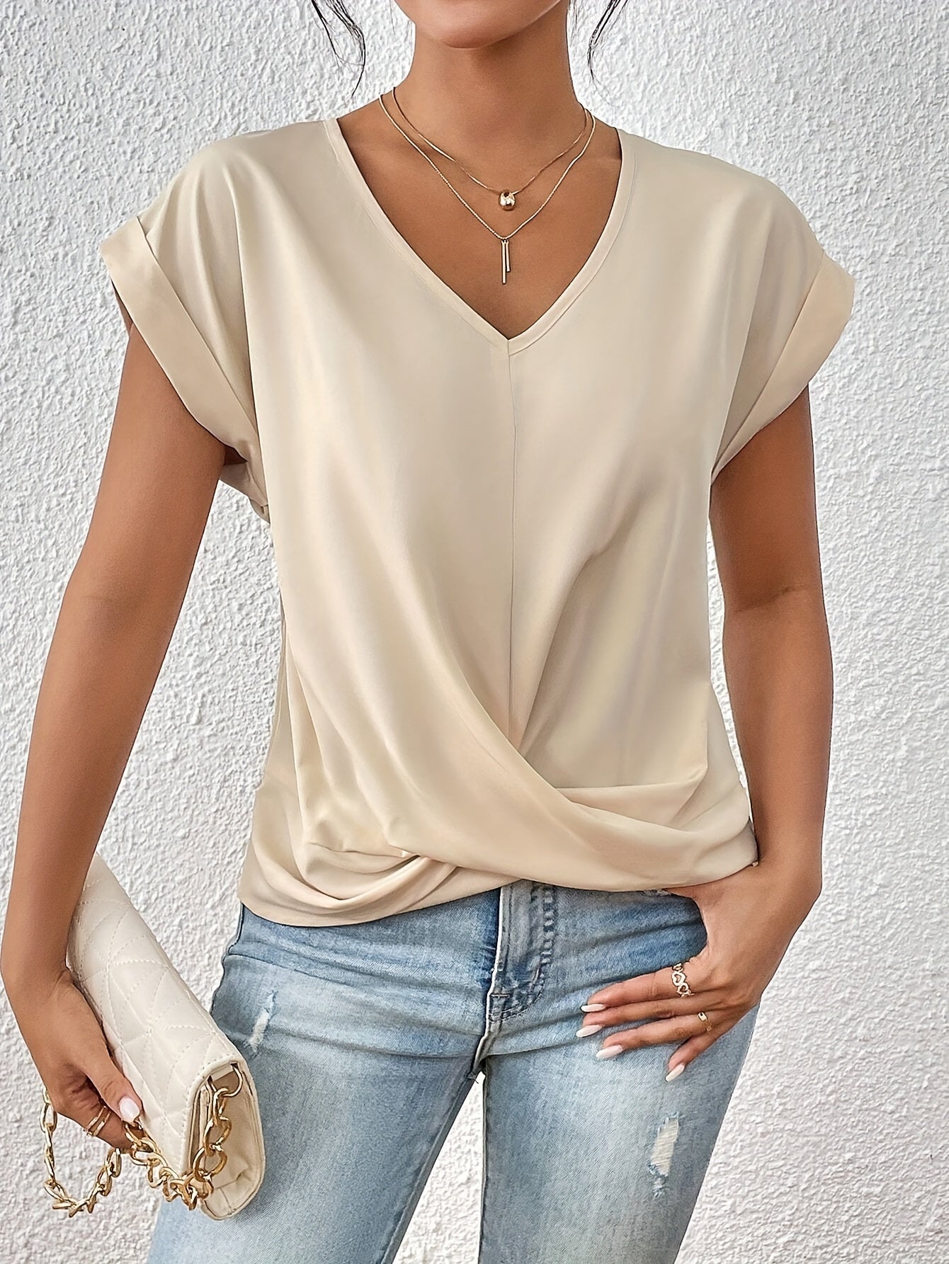 MELIA | CASUAL T-SHIRT MIT HERZAUSSCHNITT