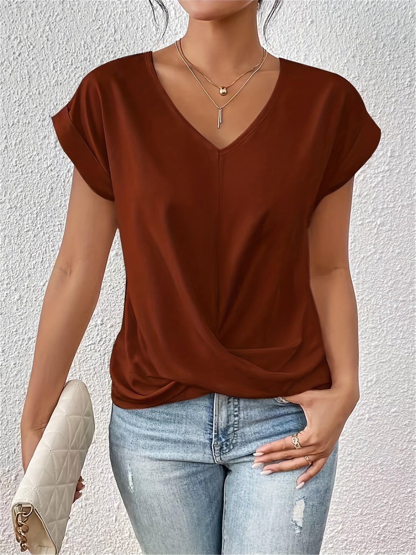 MELIA | CASUAL T-SHIRT MIT HERZAUSSCHNITT