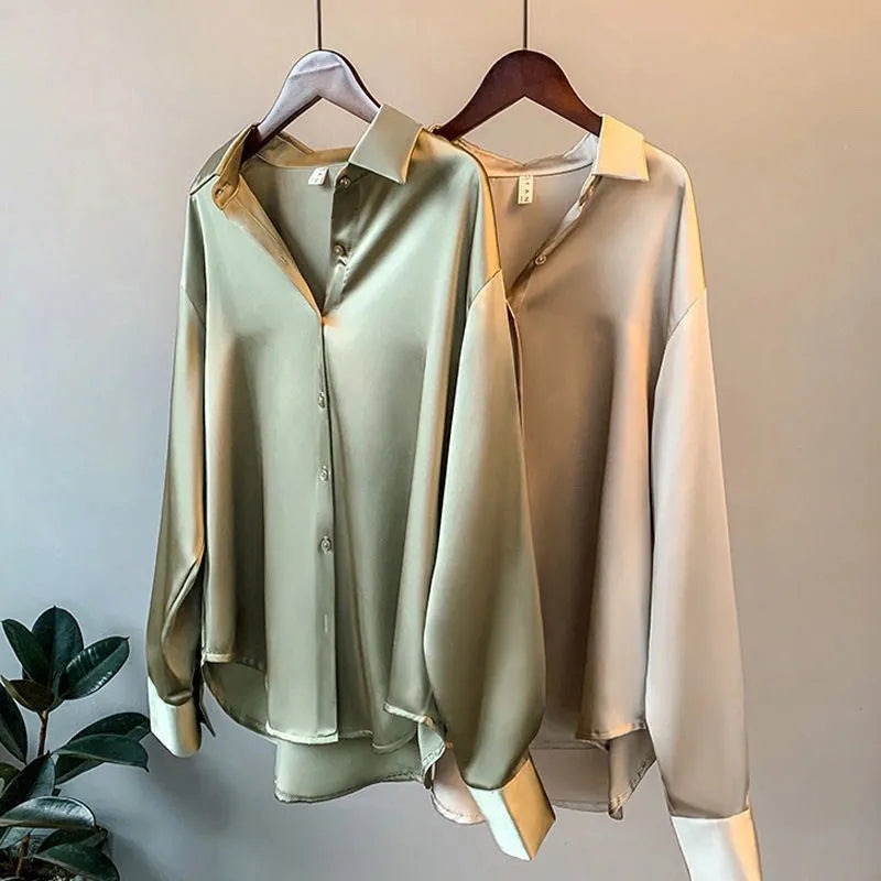Lily™ | Luxe Satin Knopfleistenbluse