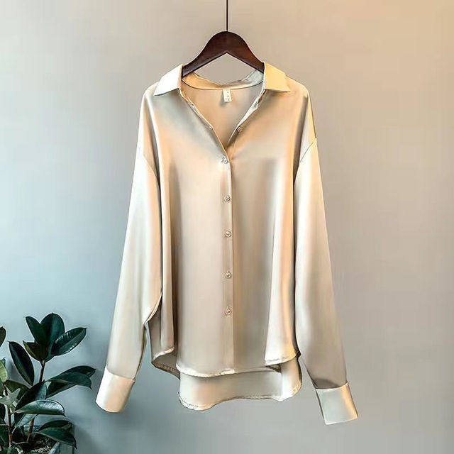 Lily™ | Luxe Satin Knopfleistenbluse