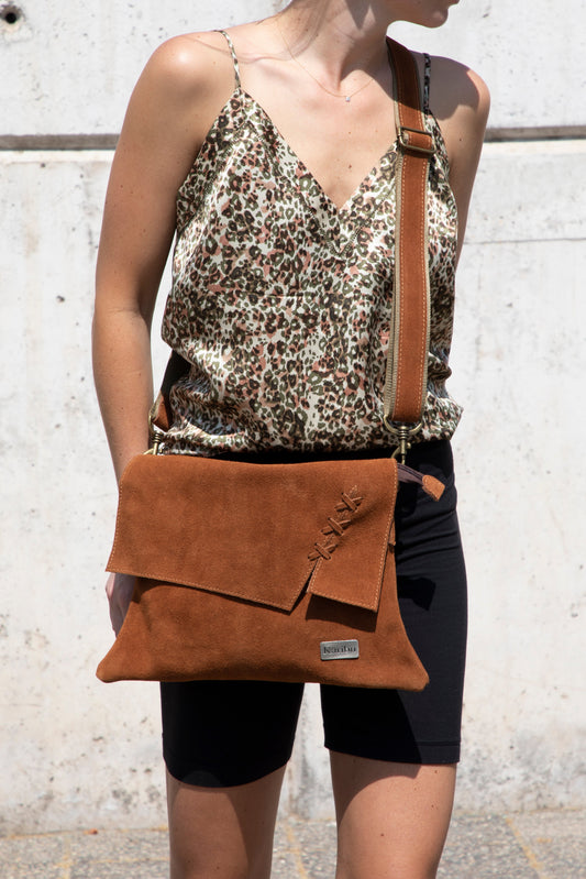 Karamellbraune geflochtene Geldbörse