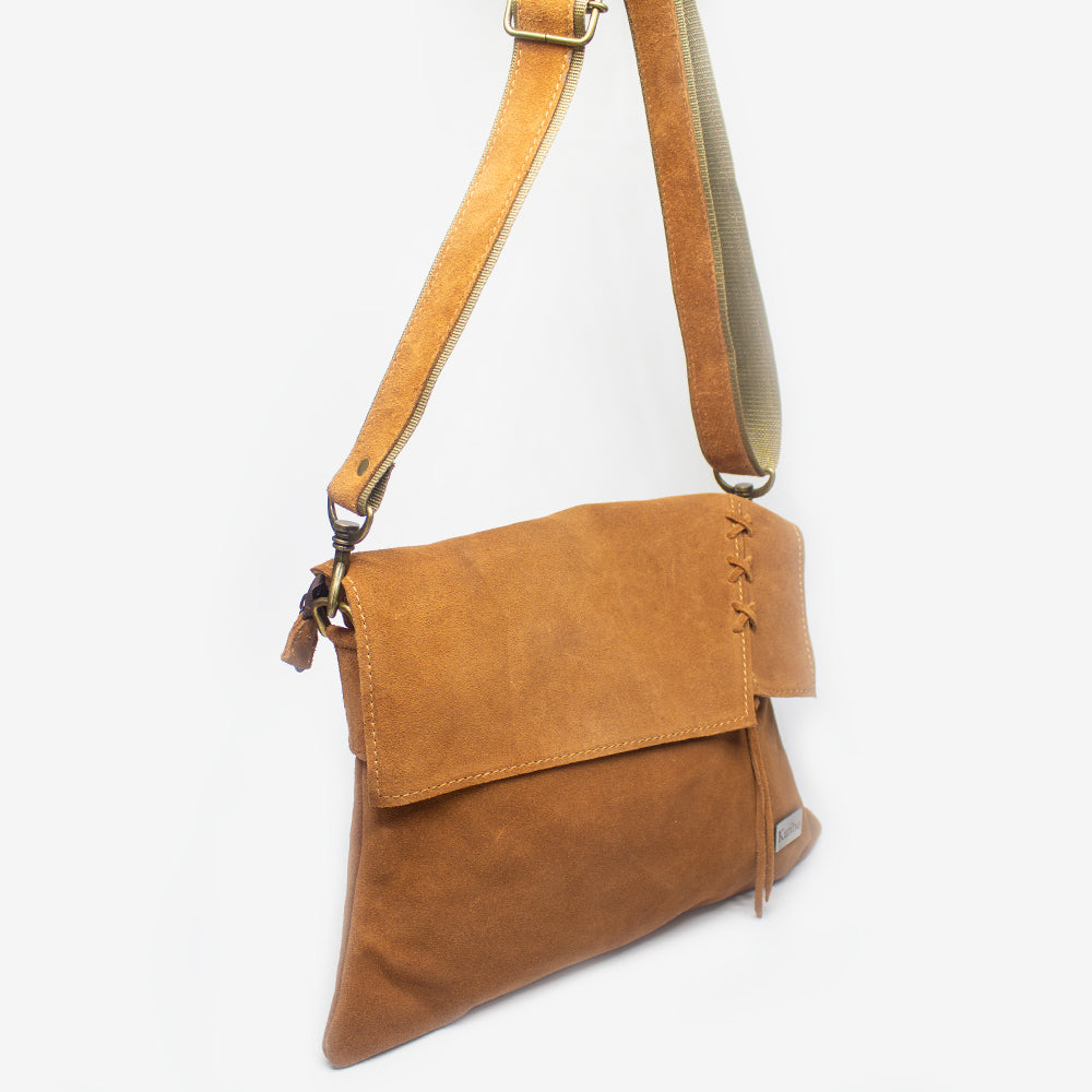 Karamellbraune geflochtene Geldbörse