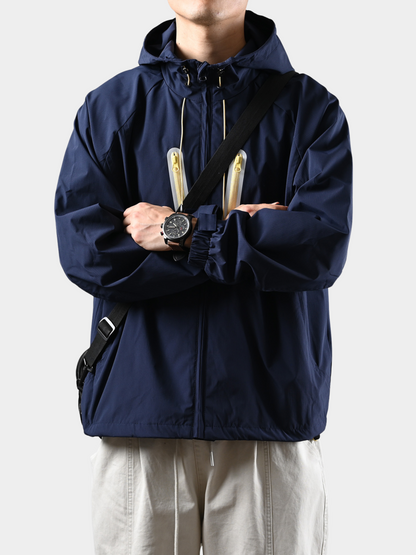 EchoCore – Locker geschnittene Technische Shelljacke mit Kapuze