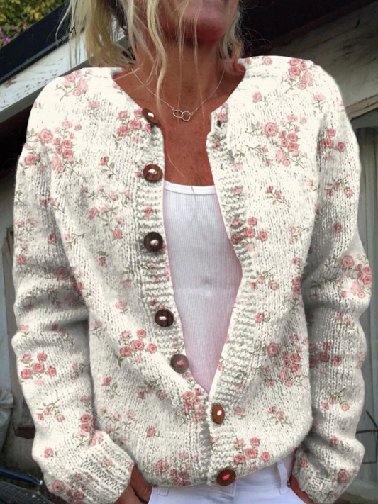 Strickjacke mit rosa Rosenblütenmuster und Knopfleiste