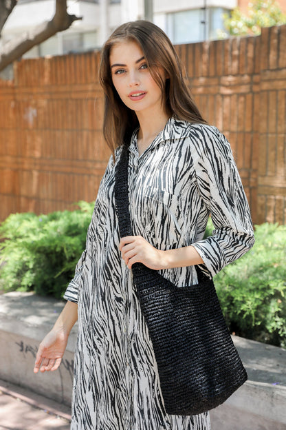 Schwarze Raffia Geldbörse/Rucksack