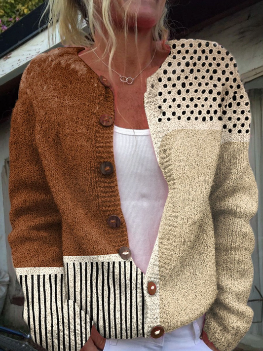 Strickjacke mit minimalistischem abstraktem Punktmuster und Knopfleiste