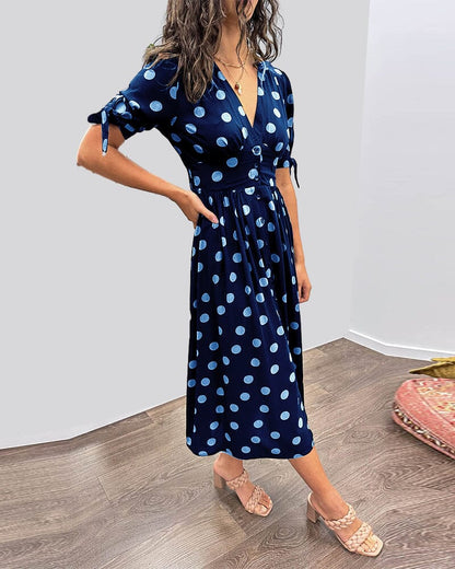 GISELLE I GEPUNKTETEM MIDIKLEID
