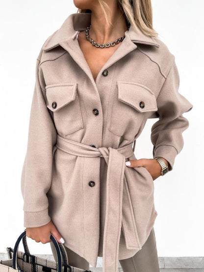 Mia's Moment - Zeitgenössische Kürzere Jacke