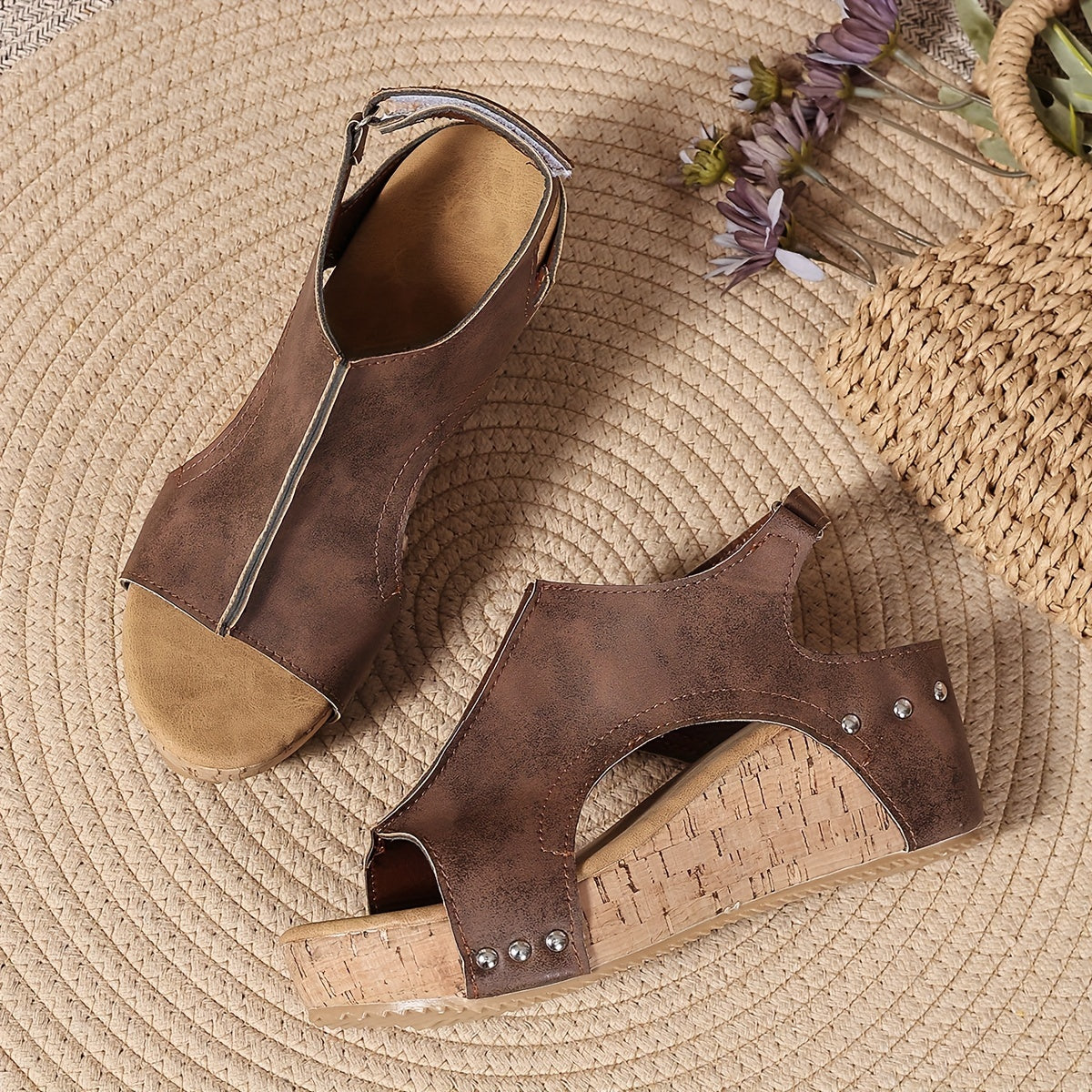 Orthopädische Sandalen mit Keilabsatz