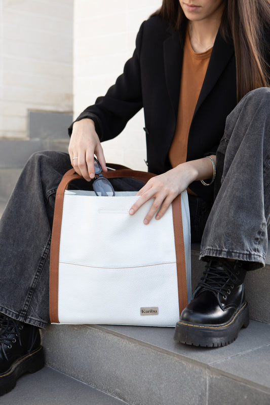 Dominga Blanca Geldbörse mit Kaffee