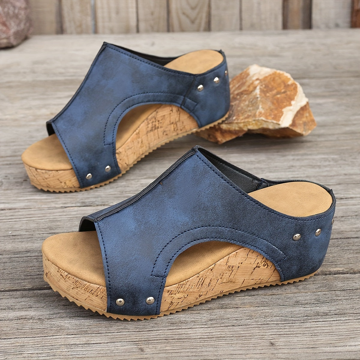 Orthopädische Sandalen mit Keilabsatz