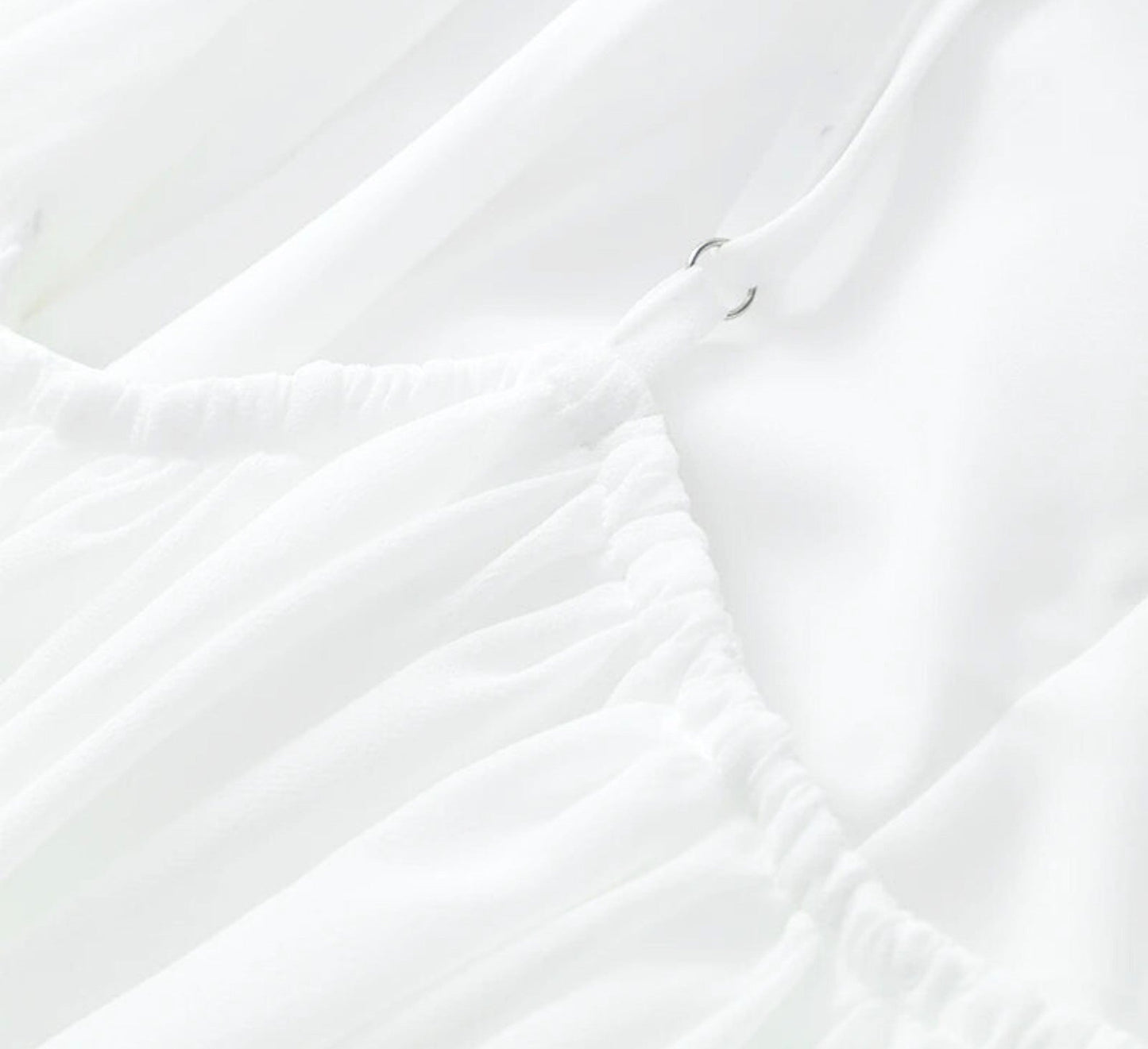 Mio™ | Elegantes Minikleid mit offenem Rücken