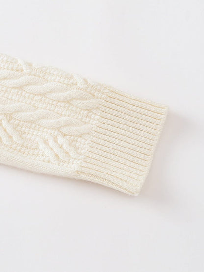 Celeste Bequeme-Pullover mit Schlitz-Ausschnitt