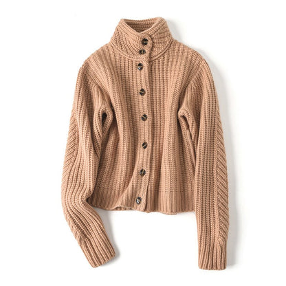 Vivienne Bequeme-Strickjacke mit Knöpfen