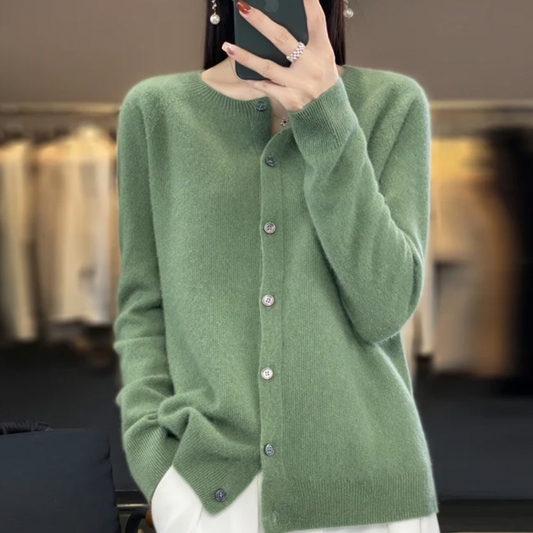 Sofia – Warmer, handgefertigter Wollcardigan