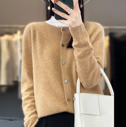 Sofia – Warmer, handgefertigter Wollcardigan