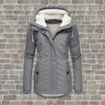 Rose™ – Eleganter Plissémantel mit moderner Silhouette