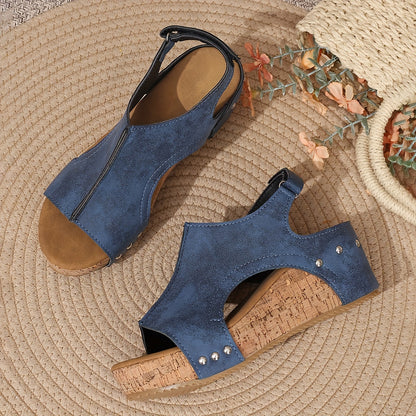 Orthopädische Sandalen mit Keilabsatz