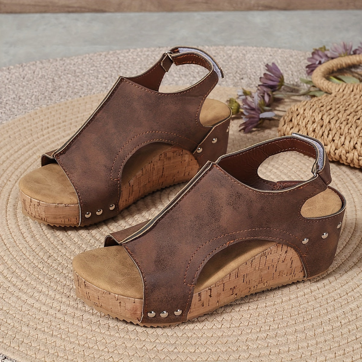 Orthopädische Sandalen mit Keilabsatz