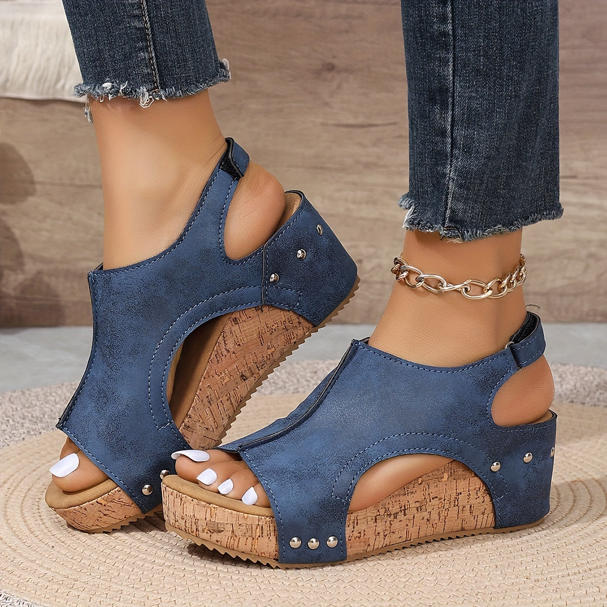 Orthopädische Sandalen mit Keilabsatz