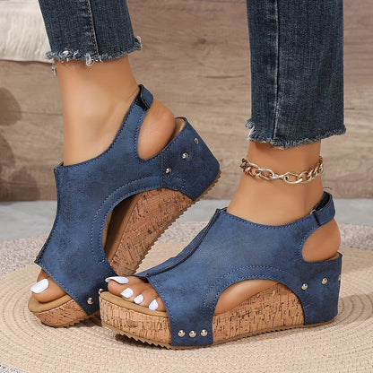 Orthopädische Sandalen mit Keilabsatz