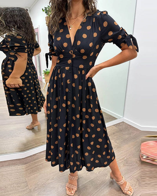 GISELLE I GEPUNKTETEM MIDIKLEID