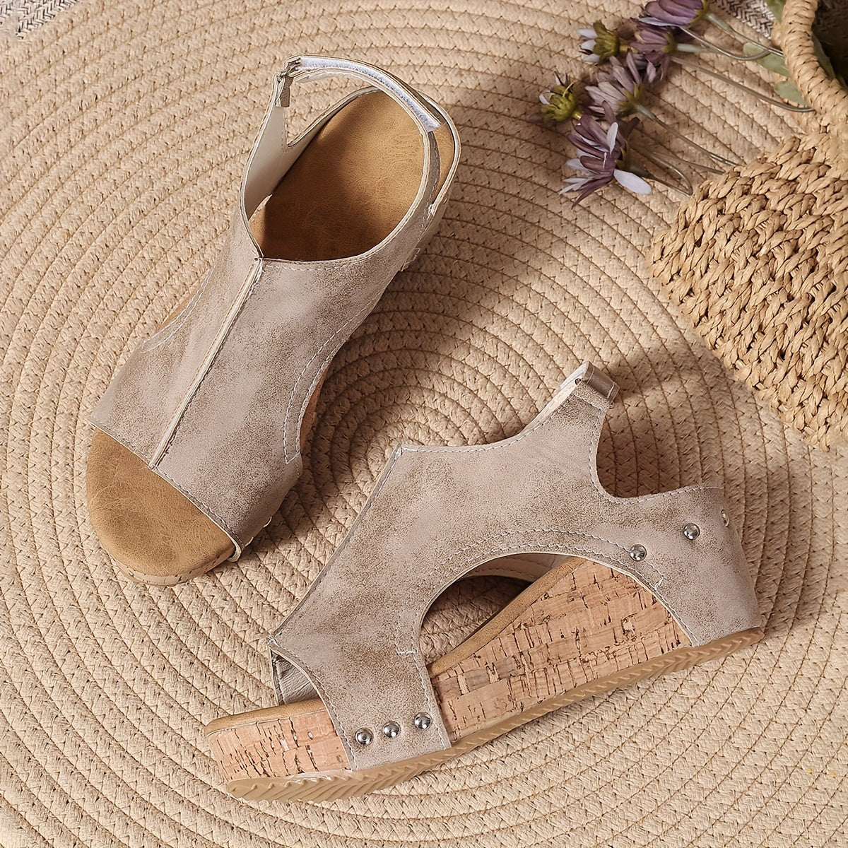 Orthopädische Sandalen mit Keilabsatz