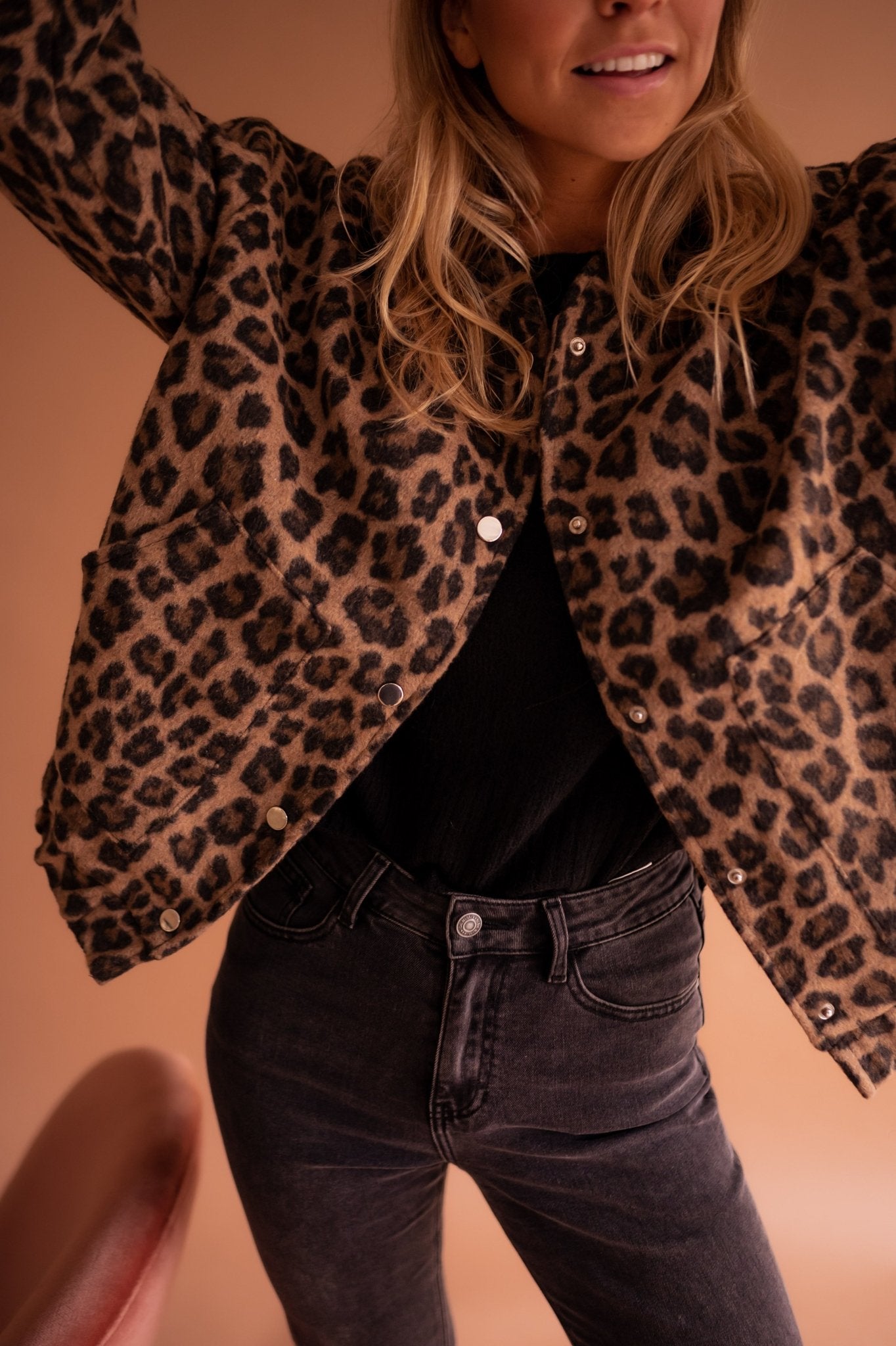 THARAH - Trendy Jacke mit Leopardenmuster