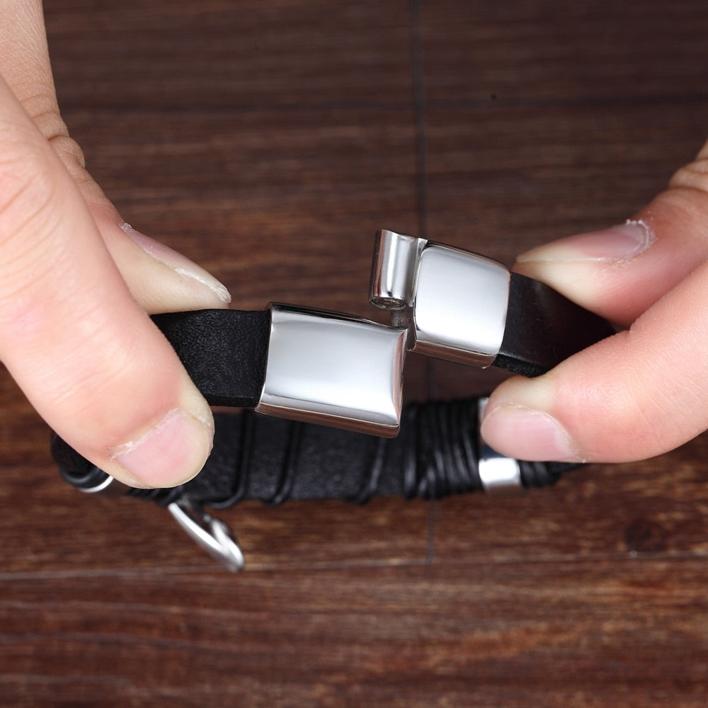Deluxe Herren-Lederarmband mit unregelmäßigem Grafikdesign – Edelstahl-Akzent
