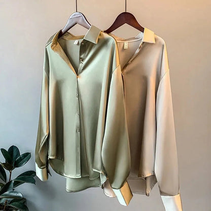 Lily™ | Luxe Satin Knopfleistenbluse